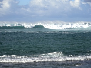 Big wave swells from my table at Mama's Fish House.